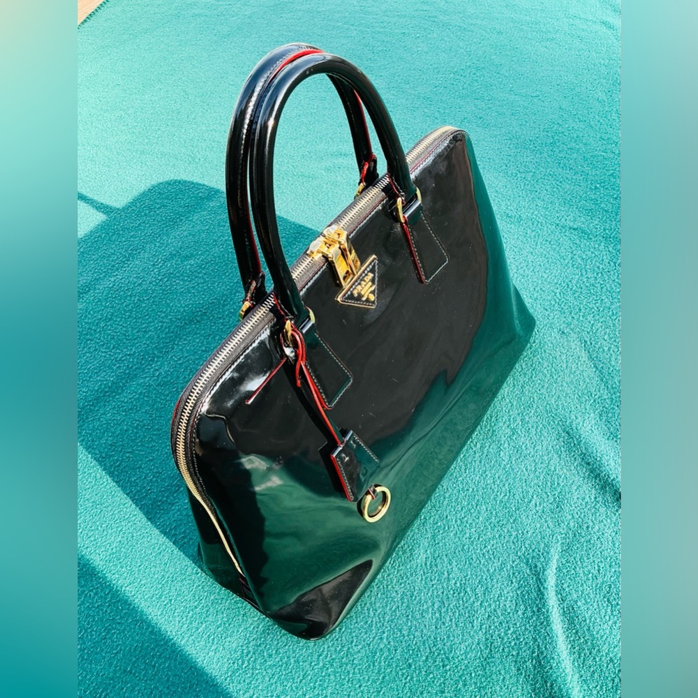 The MOST ELEGANT PRADA bag on PLANET 🌹🌹 - Picture 4 of 16